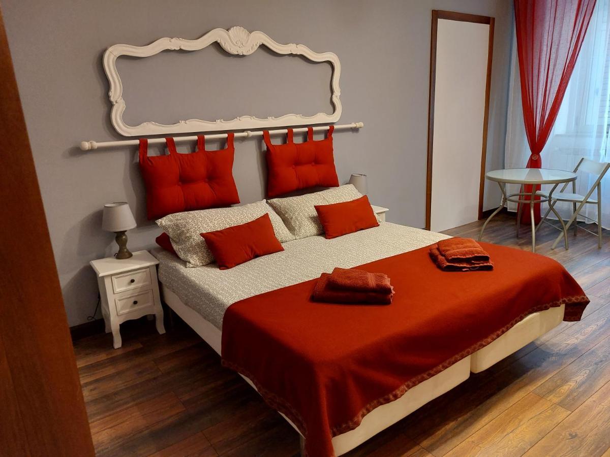 Bed & Breakfast Empire 1970 Trieste